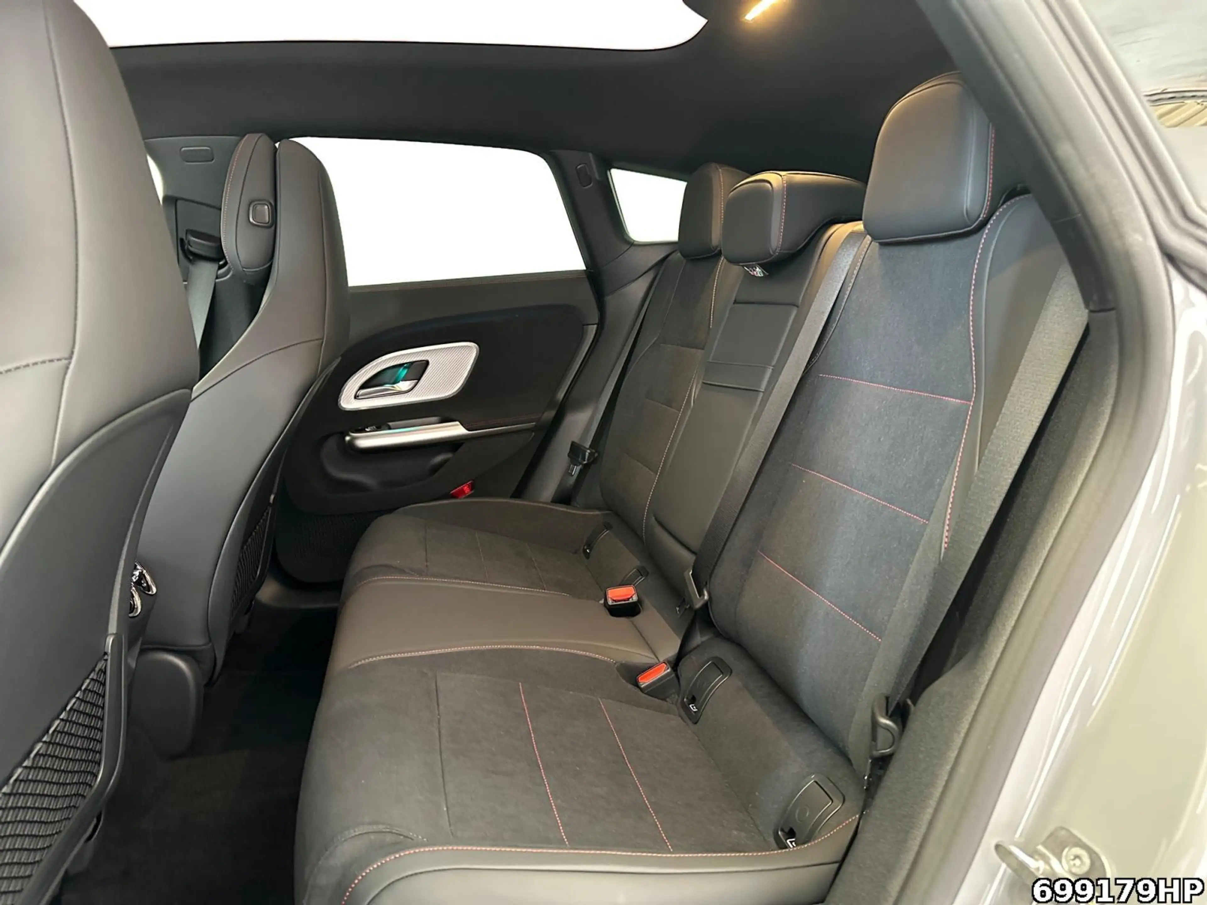 Mercedes-Benz CLA 220 +AMG+NIGHT+SUPERSCREEN+PREMIUM+360°+ — photo 12