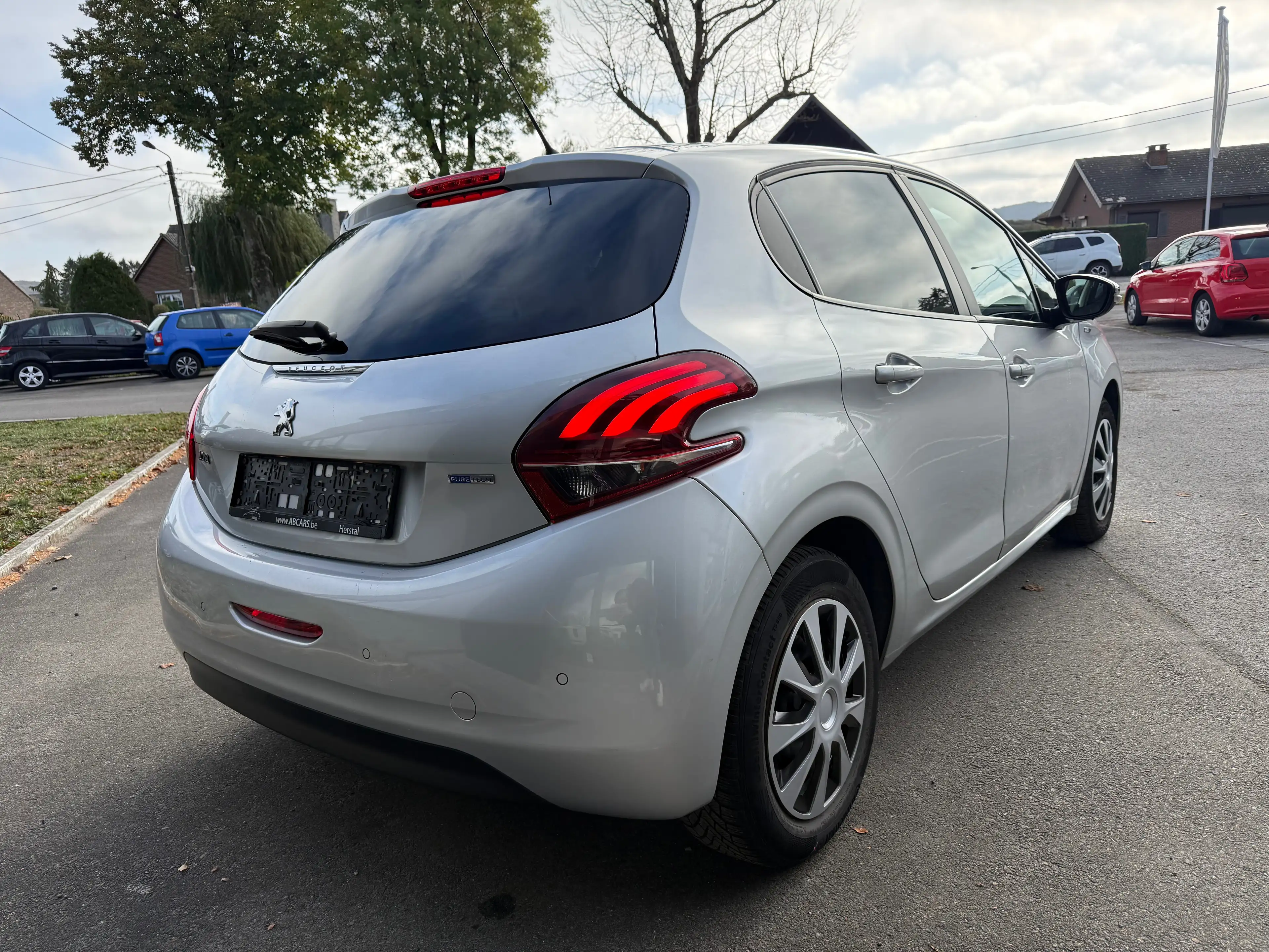 Peugeot 208 208 1.2i STYLE,GPS,CLIM,RADARS,PRÊTE À IMMATRICULER,GARANTIE… — photo 4