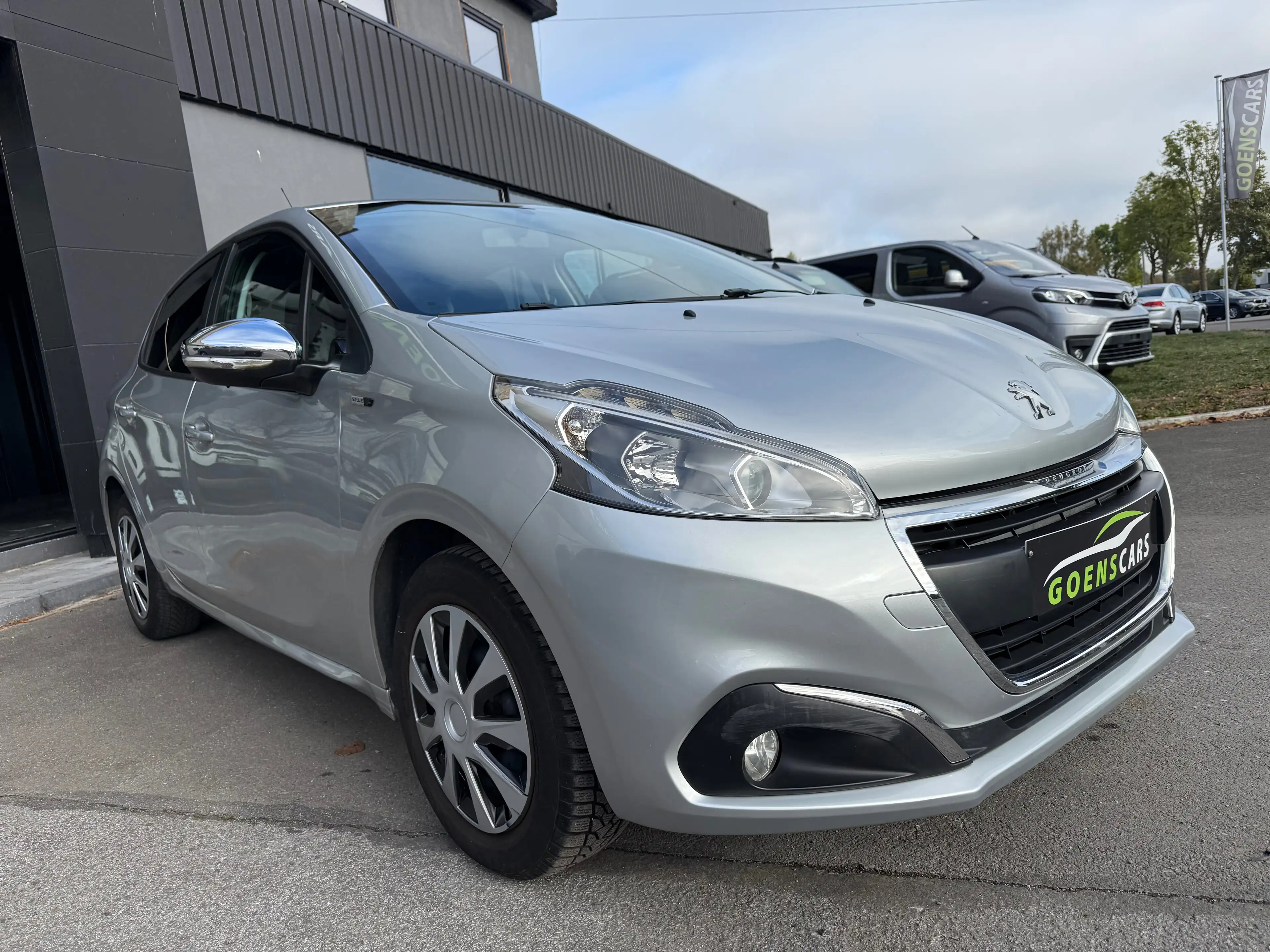 Peugeot 208 208 1.2i STYLE,GPS,CLIM,RADARS,PRÊTE À IMMATRICULER,GARANTIE… — photo 3