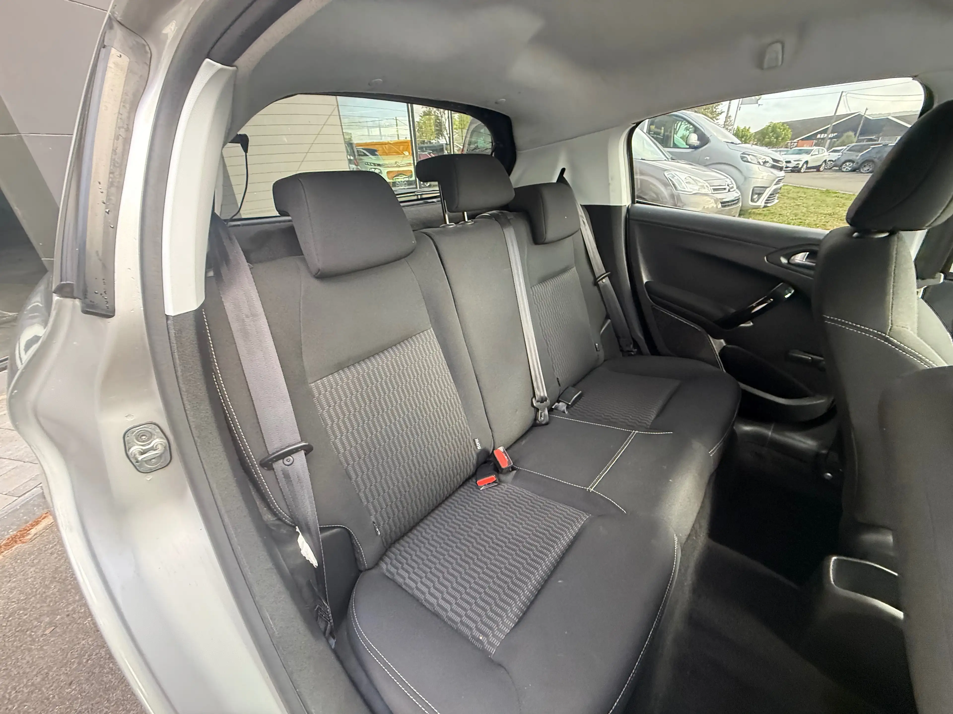 Peugeot 208 208 1.2i STYLE,GPS,CLIM,RADARS,PRÊTE À IMMATRICULER,GARANTIE… — photo 8