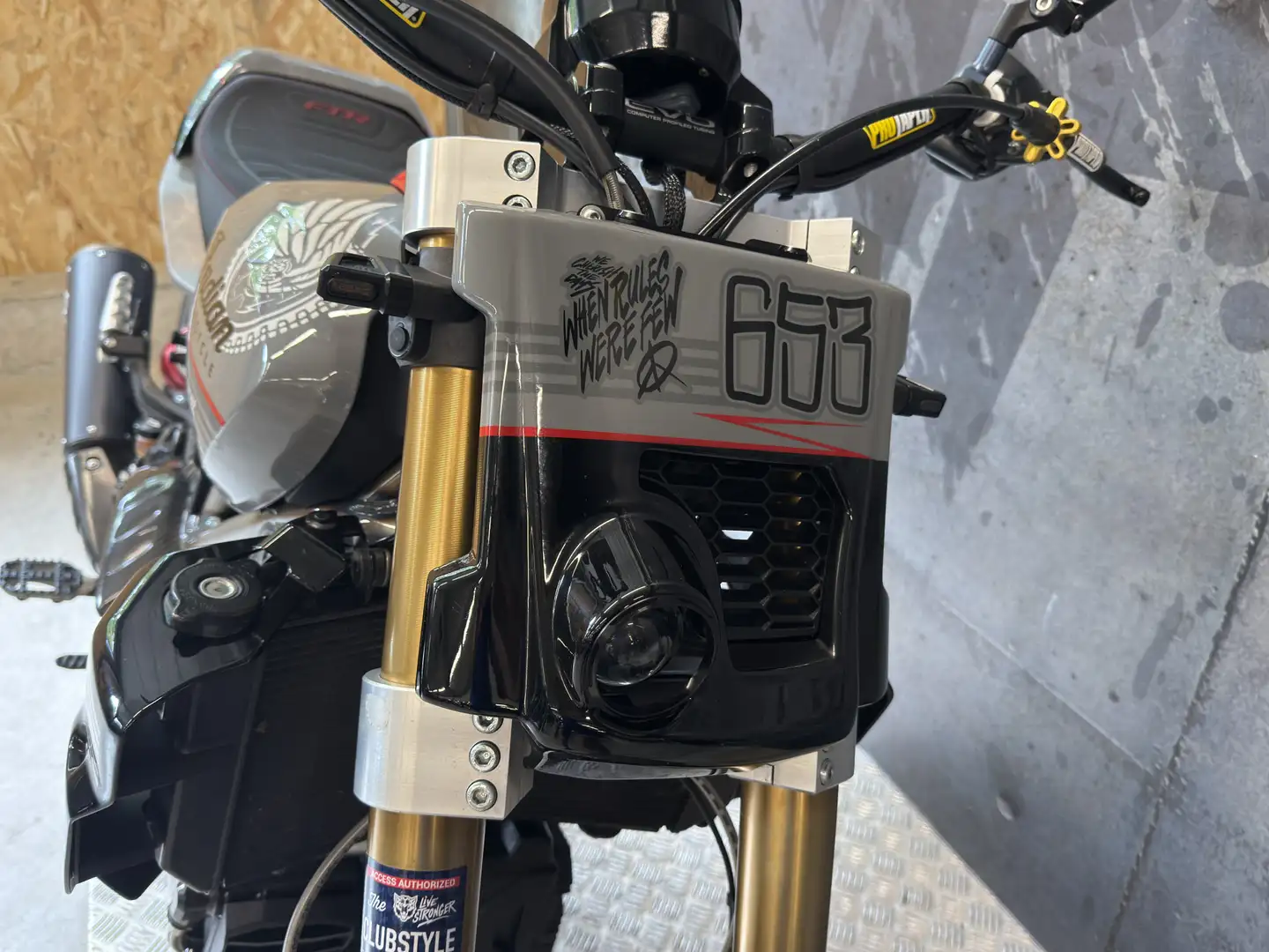 Indian FTR 1200 Gris - 2