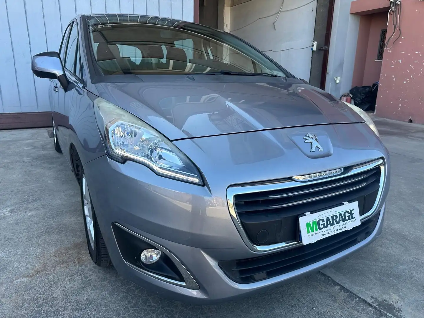 Peugeot 5008 1.6 HDi 115CV Business Gris - 1