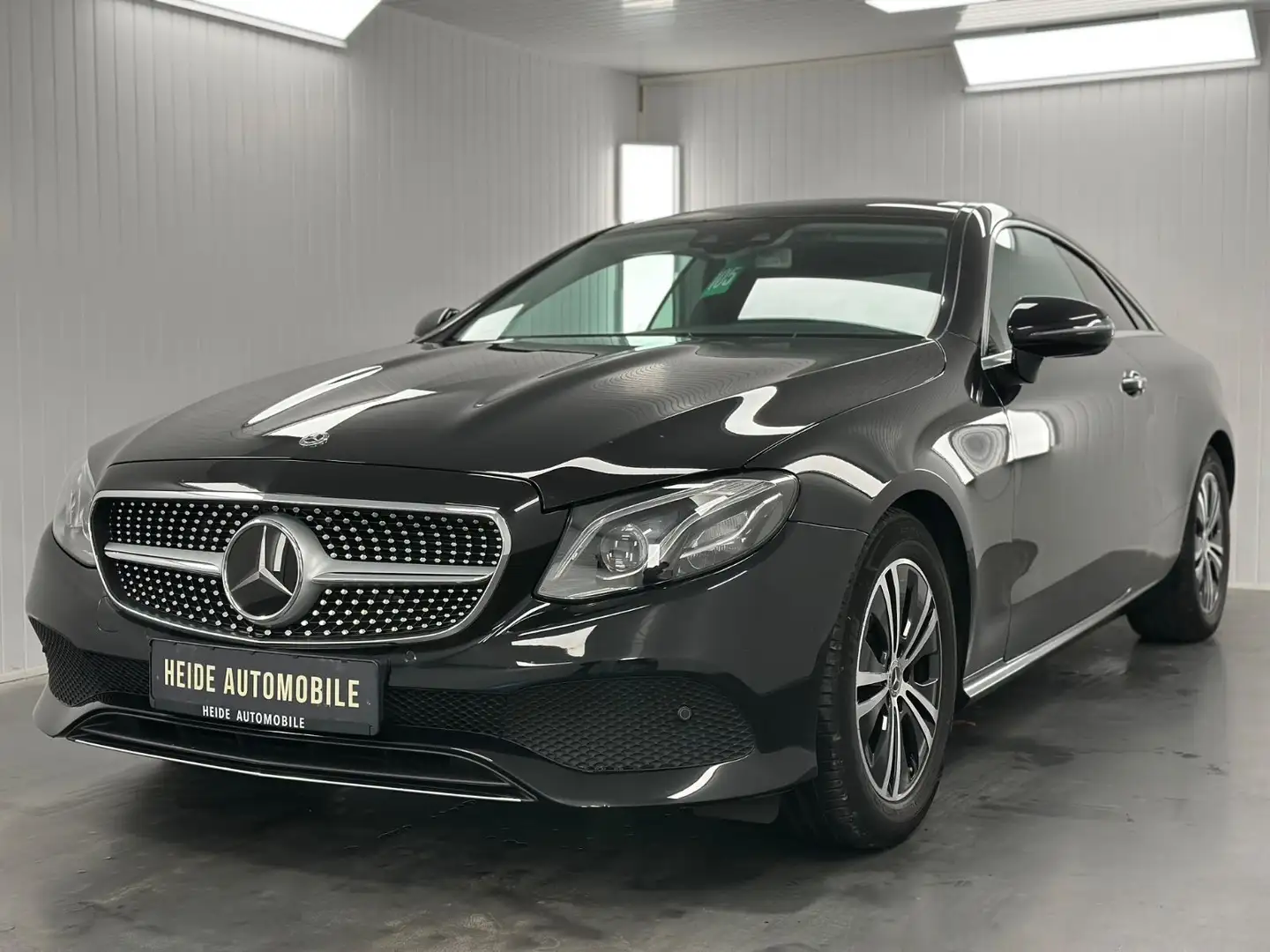 Mercedes-Benz E 300 Coupé Multibeam Ahk Kamera Sthz Pano Dab Siyah - 1
