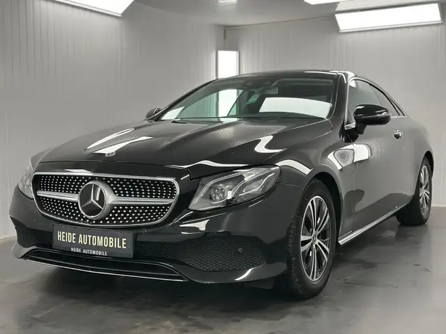 Mercedes-Benz E 300 Coupé Multibeam Ahk Kamera Sthz Pano Dab