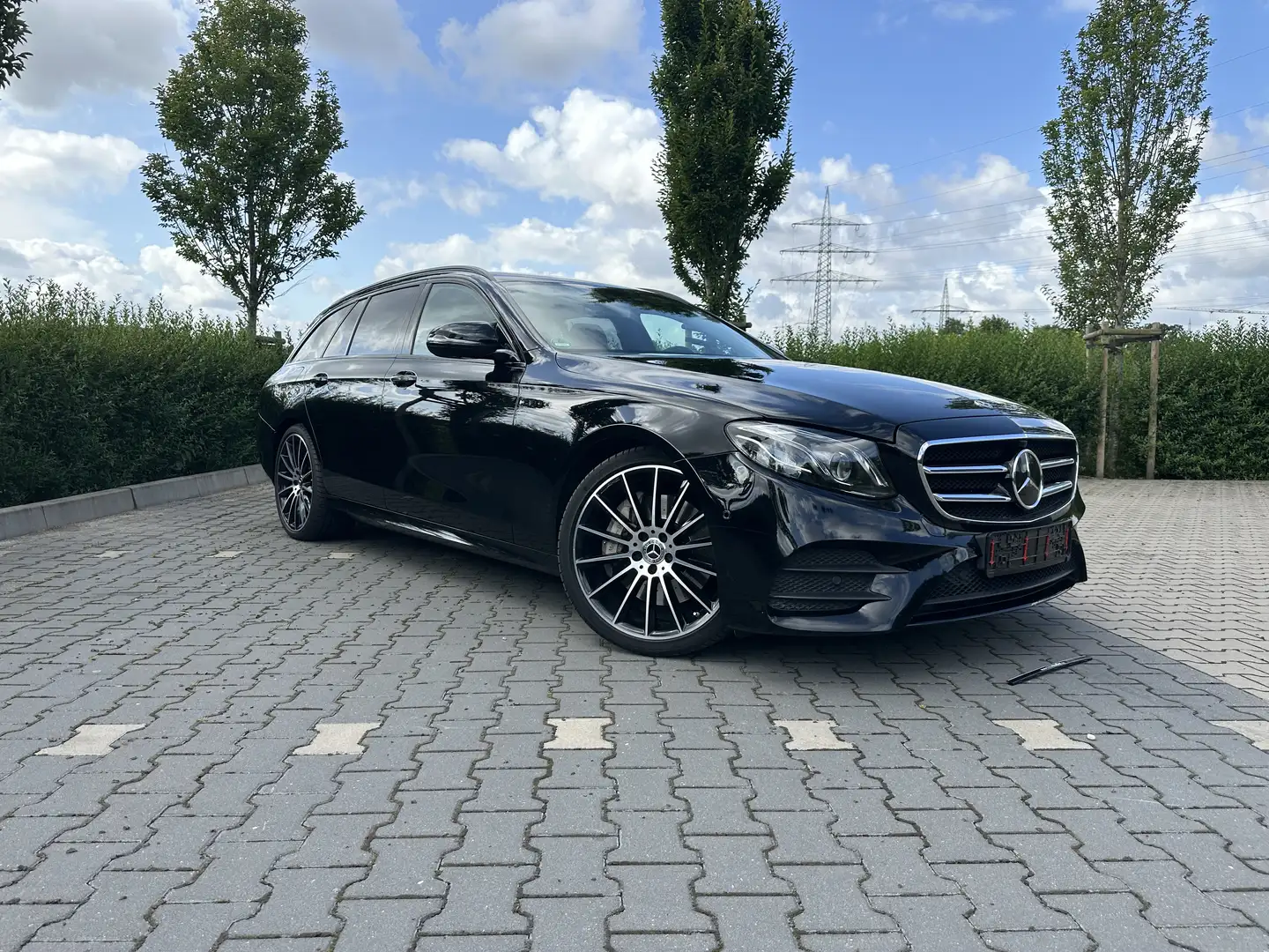 Mercedes-Benz E 400 E 400 d 4Matic AMG-Paket Schwarz - 1
