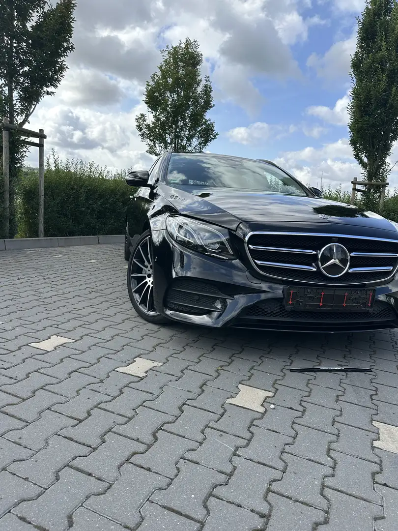 Mercedes-Benz E 400 E 400 d 4Matic AMG-Paket Schwarz - 2
