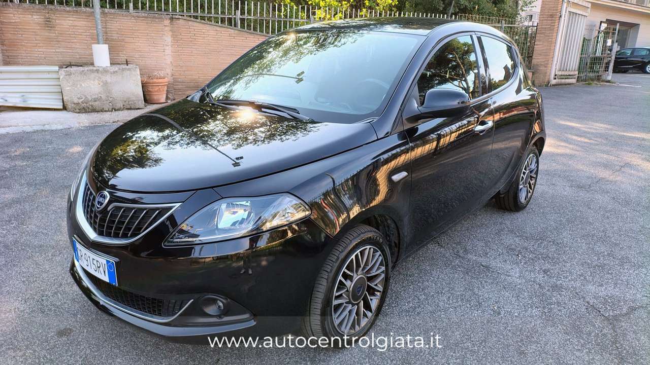 Lancia Ypsilon 1.0 firefly hybrid ORO Plus s&s 70cv
