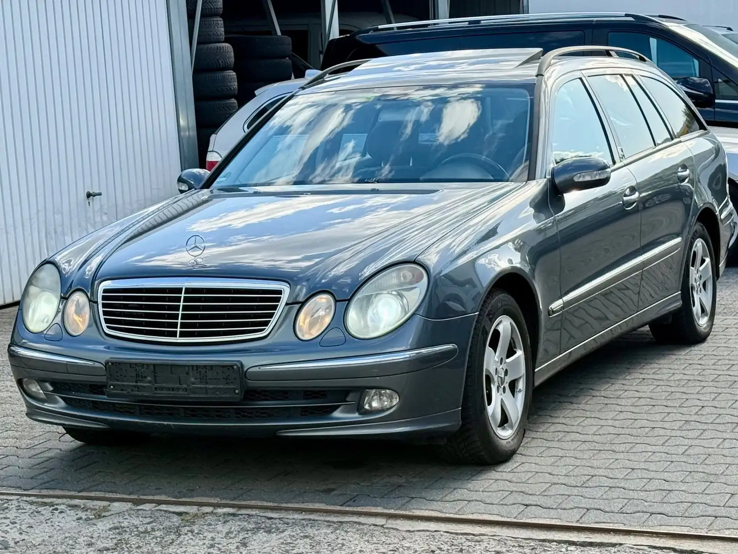 Mercedes-Benz E 320 T CDI Avantagrde Grau - 2