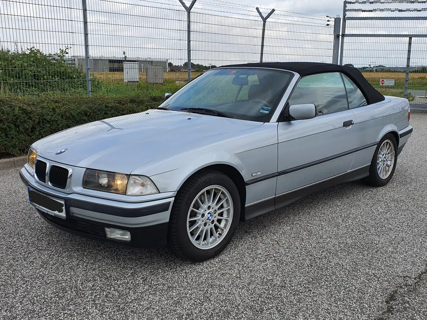 BMW 320 320i Exclusiv Edition Stříbrná - 1