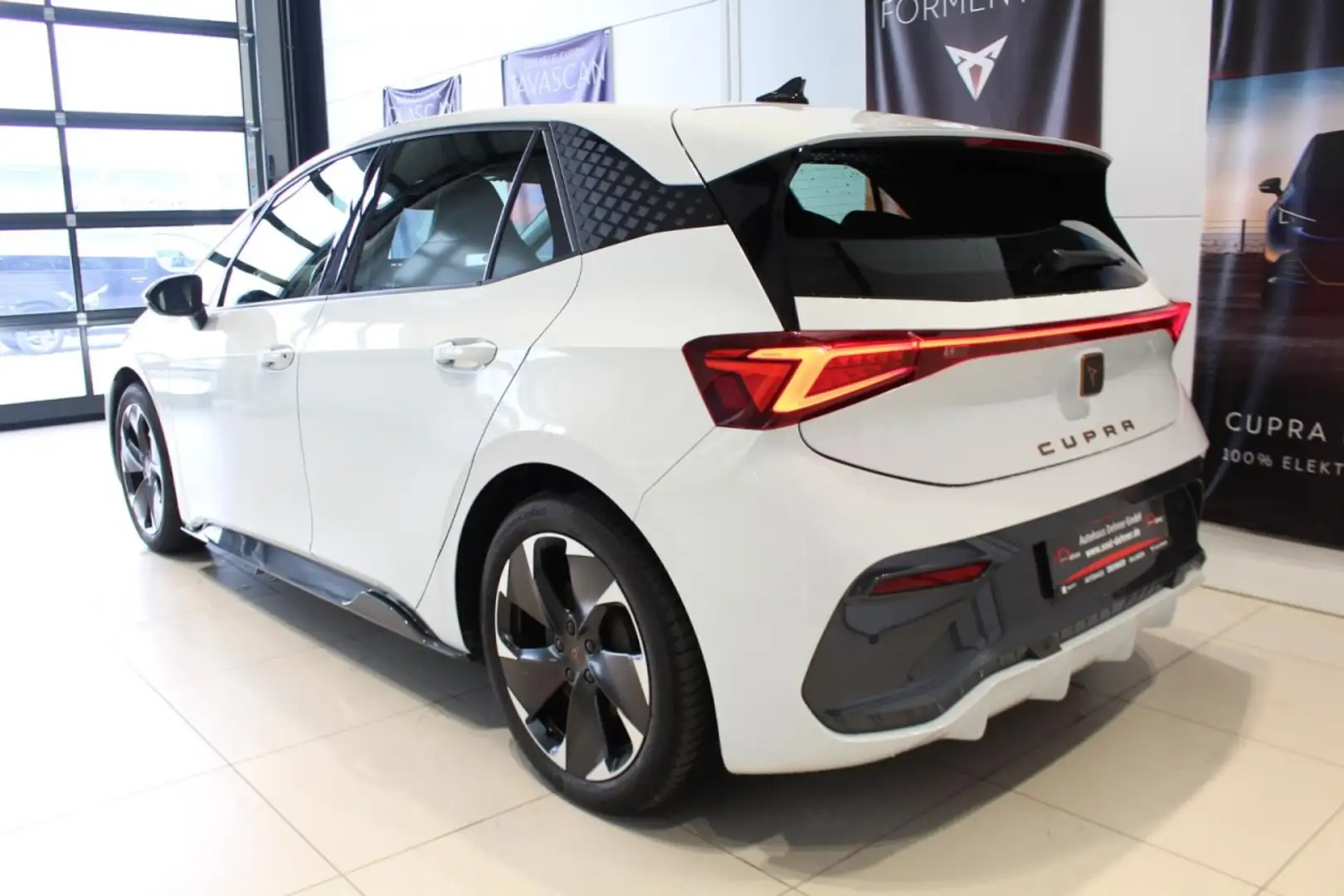CUPRA Born 204PS/62kWh CARPLAY+SHZ+GJR+PDC+LED+KEYLESS Klima Weiß - 2