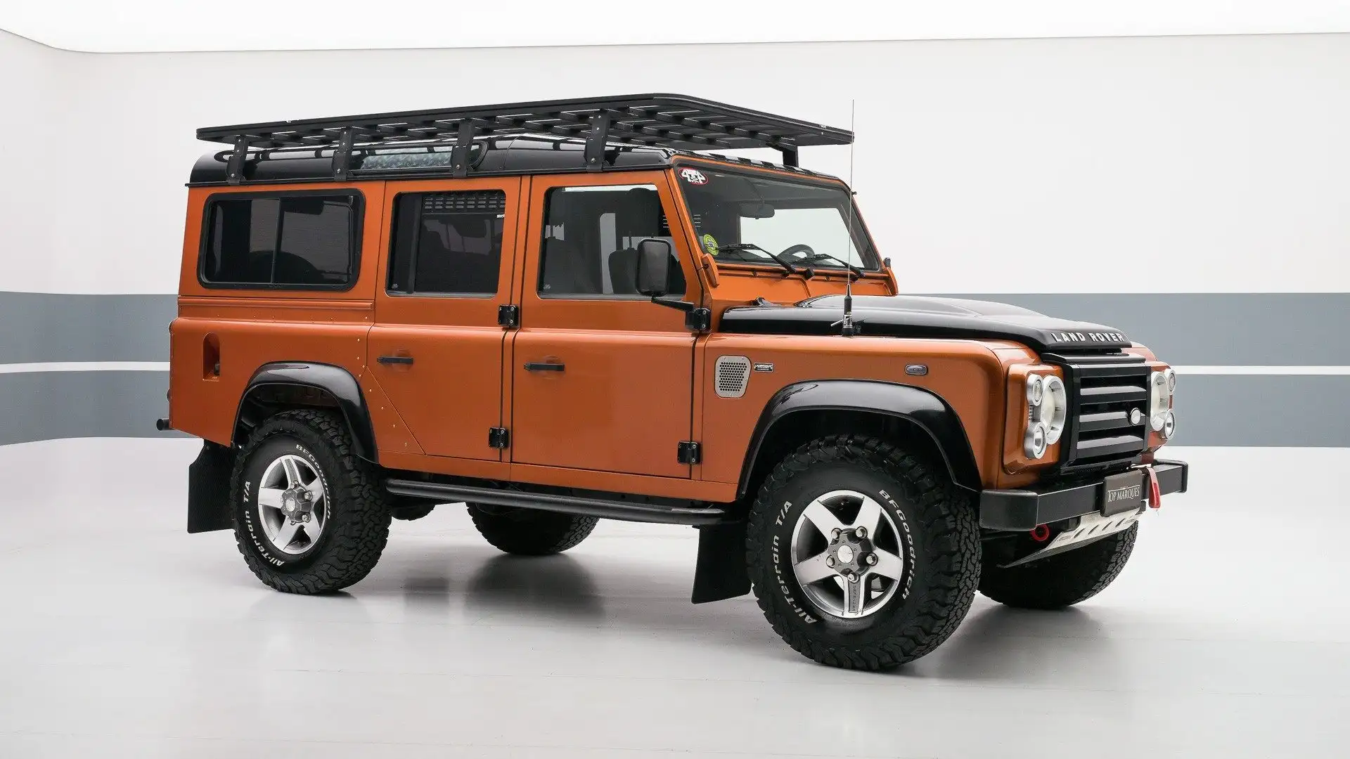 Land Rover Defender 110 2.4 TD4 Edizione Limitata Fire Naranja - 2