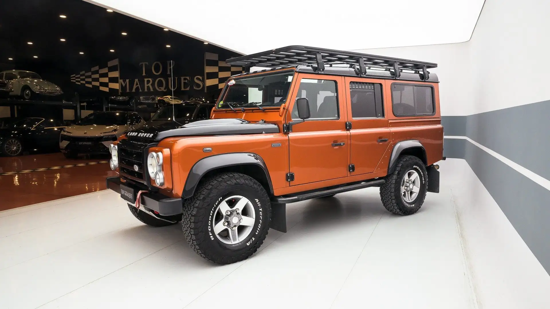 Land Rover Defender 110 2.4 TD4 Edizione Limitata Fire Naranja - 1