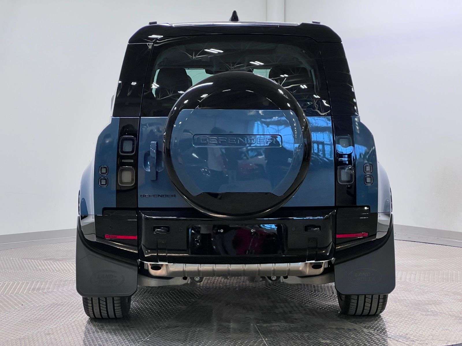 2026 Land Rover Defender 110 P400 X-DYNAMIC SE thumb 6