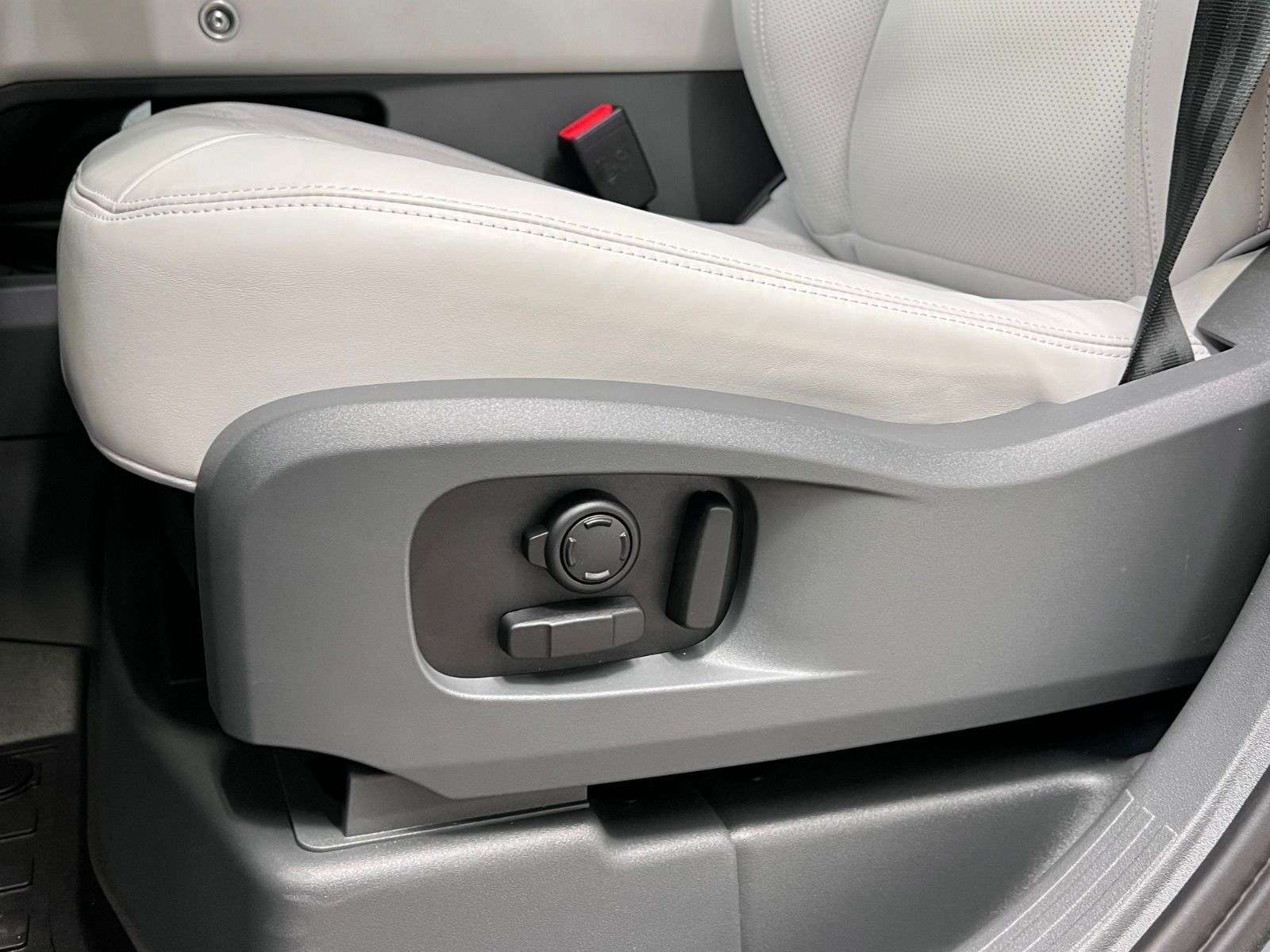 2026 Land Rover Defender 110 P400 X-DYNAMIC SE thumb 29