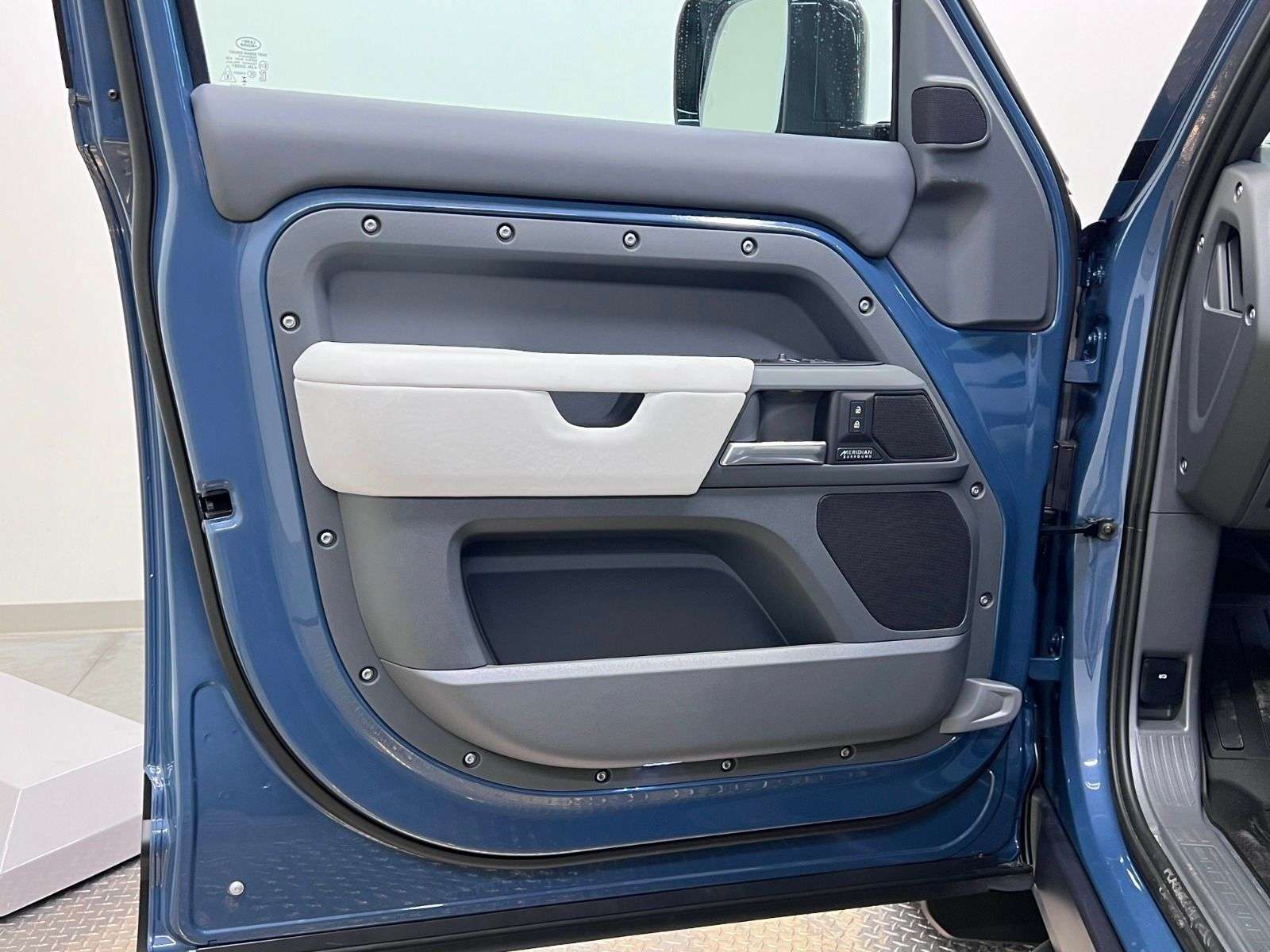 2026 Land Rover Defender 110 P400 X-DYNAMIC SE thumb 26