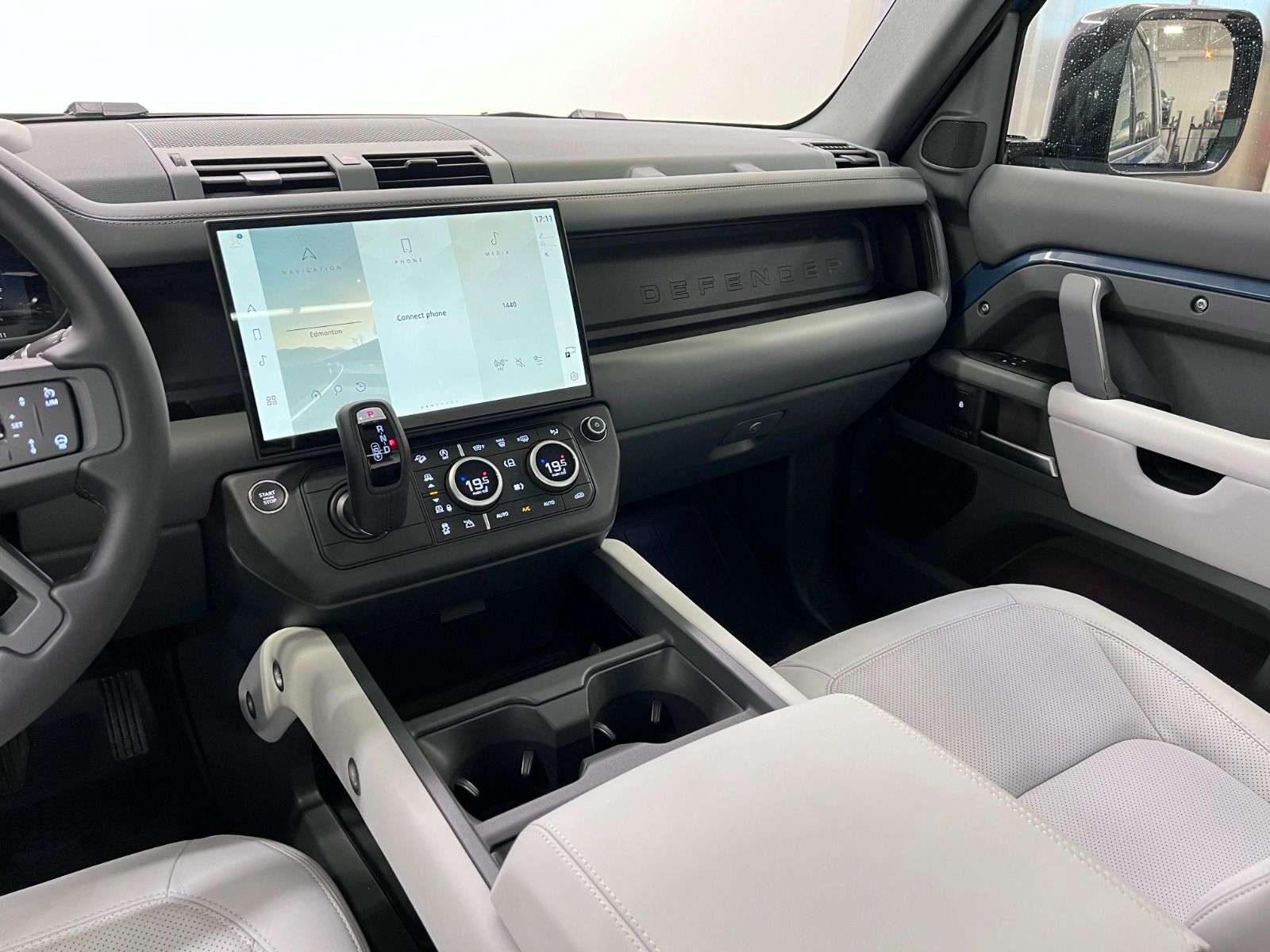 2026 Land Rover Defender 110 P400 X-DYNAMIC SE thumb 16