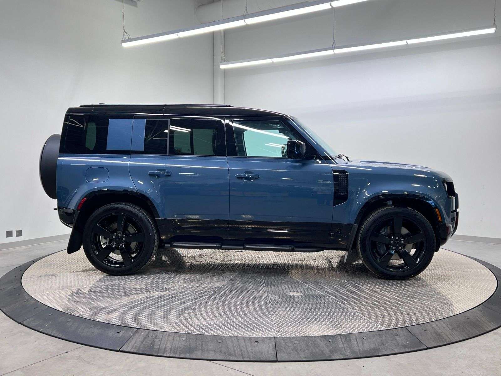 2026 Land Rover Defender 110 P400 X-DYNAMIC SE thumb 7