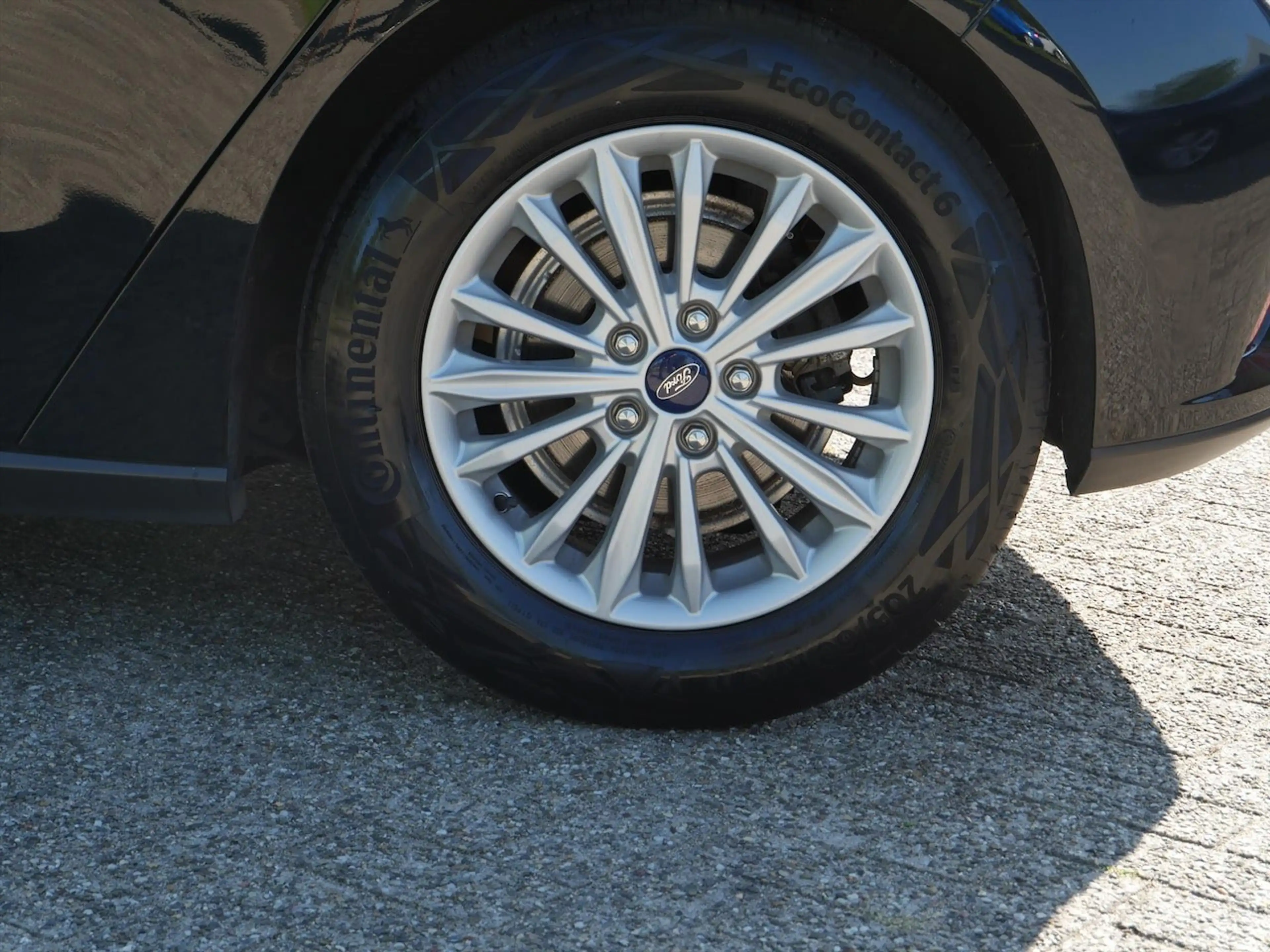 Ford Focus 1.0 EcoBoost Titanium Business — photo 15
