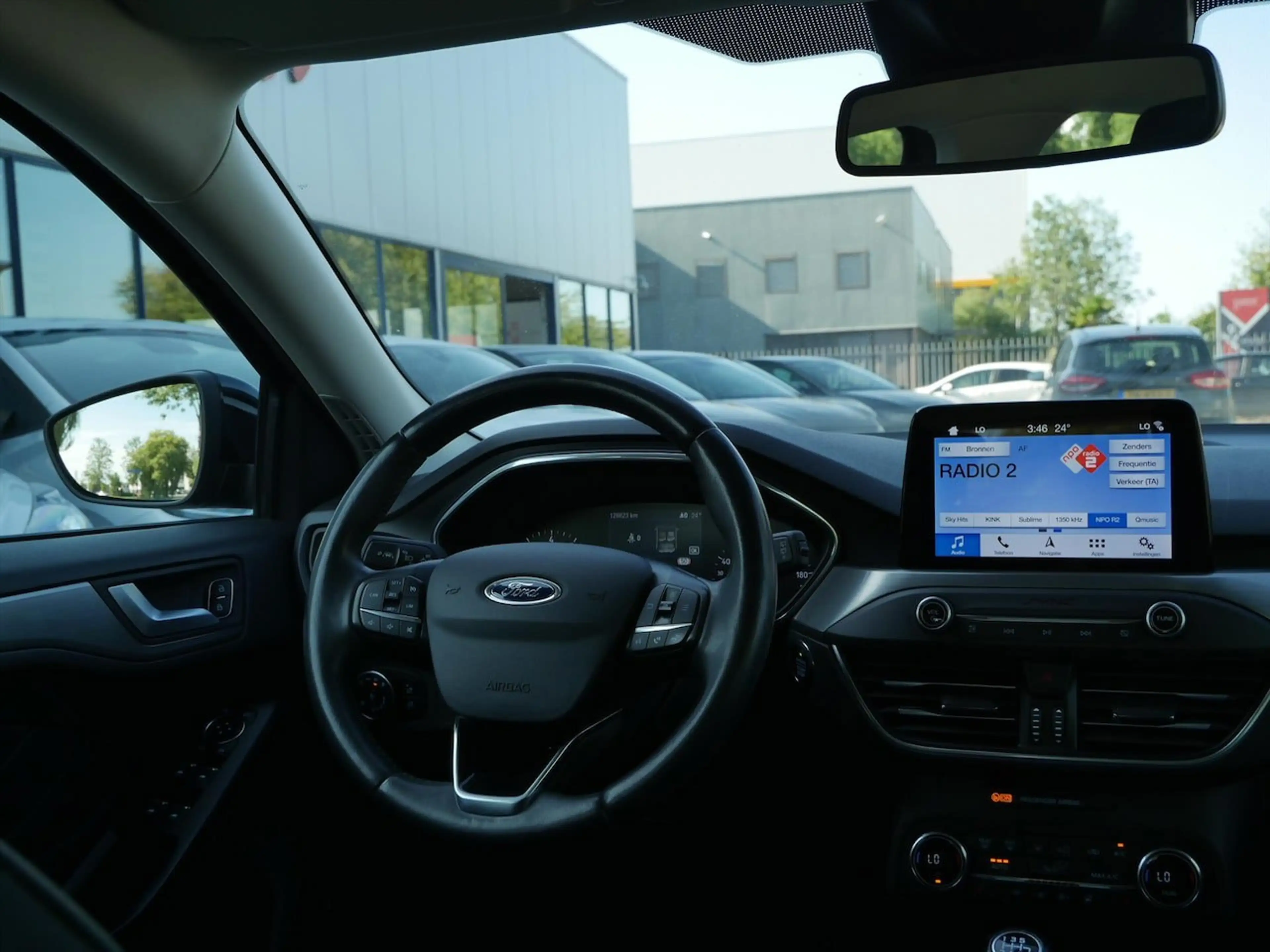Ford Focus 1.0 EcoBoost Titanium Business — photo 14
