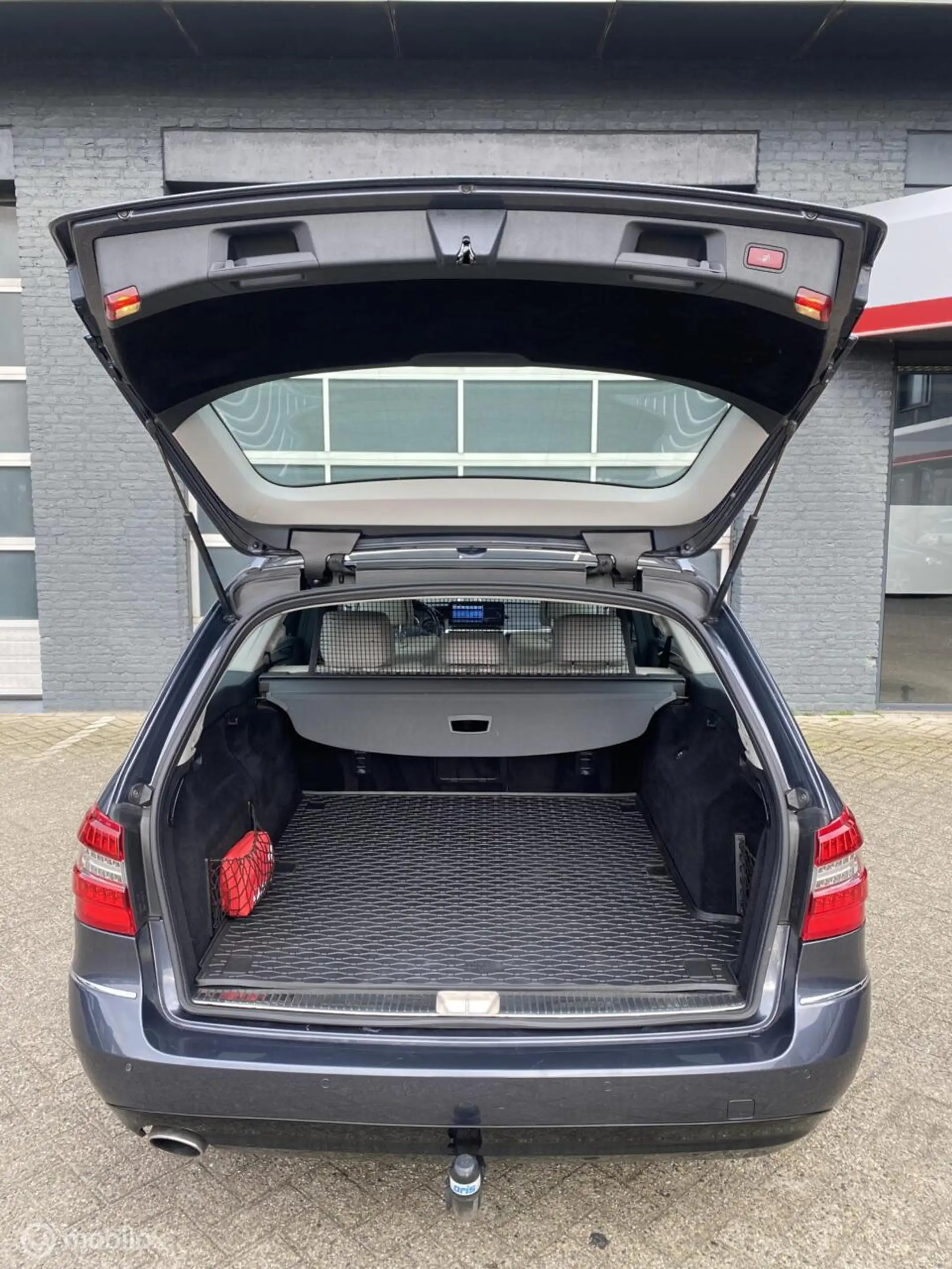 Mercedes-Benz E 250 Estate CGI Avantg. NAVI/PANO/PDC/TREKH — photo 12