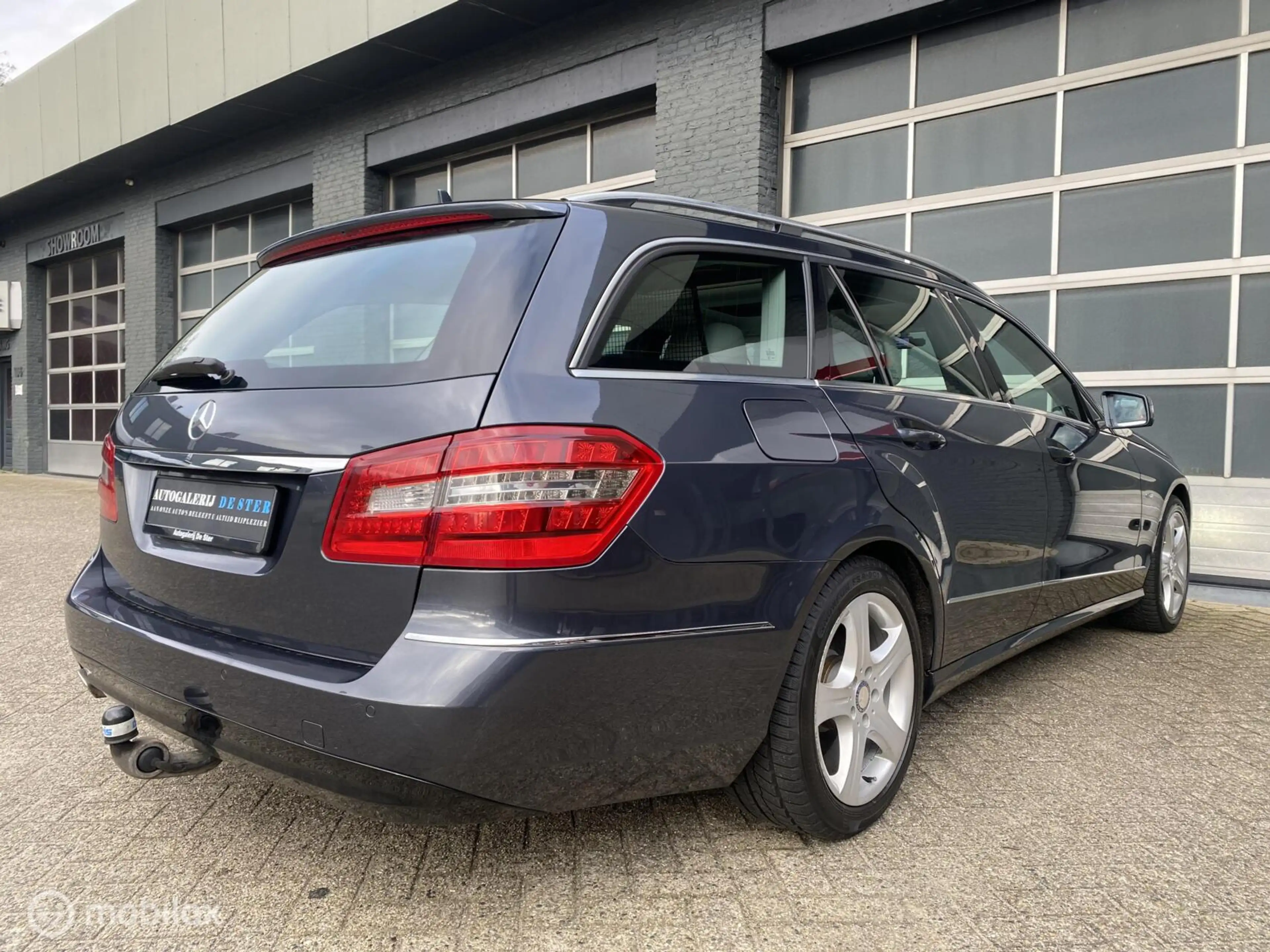 Mercedes-Benz E 250 Estate CGI Avantg. NAVI/PANO/PDC/TREKH — photo 10