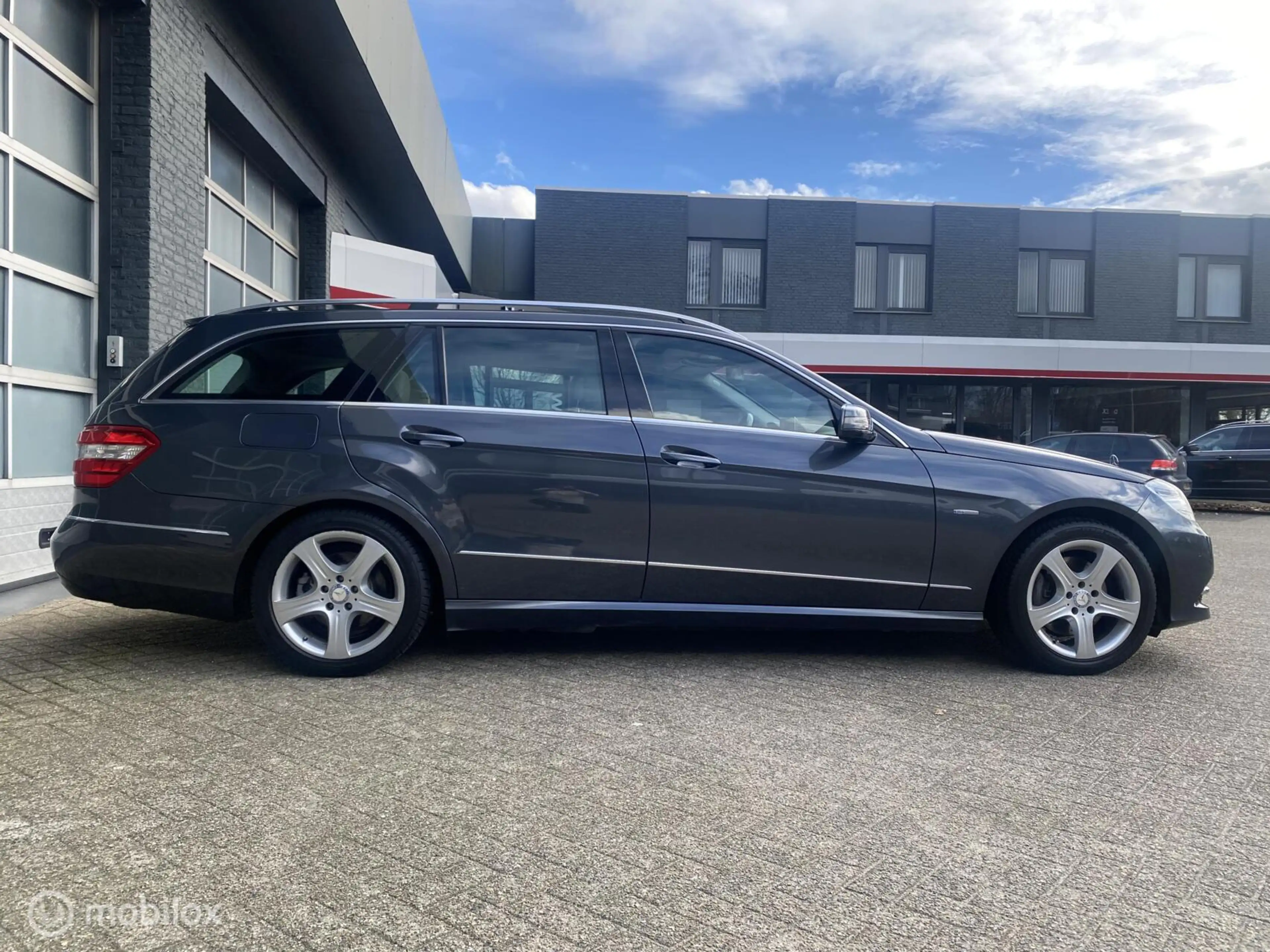 Mercedes-Benz E 250 Estate CGI Avantg. NAVI/PANO/PDC/TREKH — photo 5