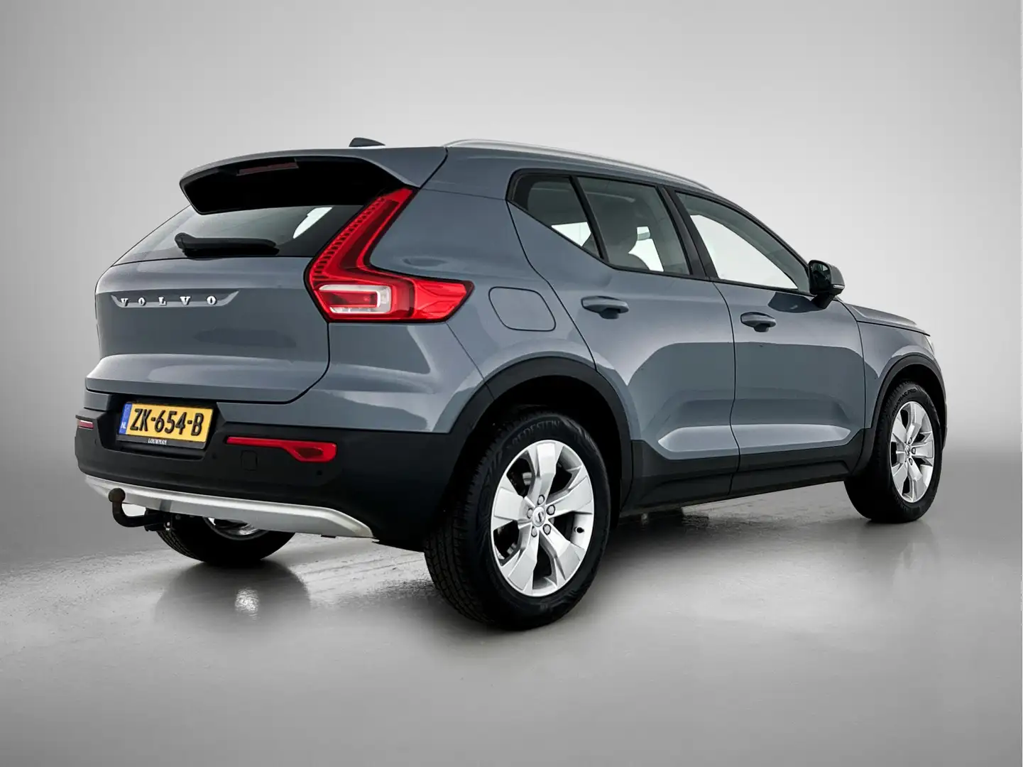 Volvo XC40 1.5 T3 Momentum Pro Grijs - 2