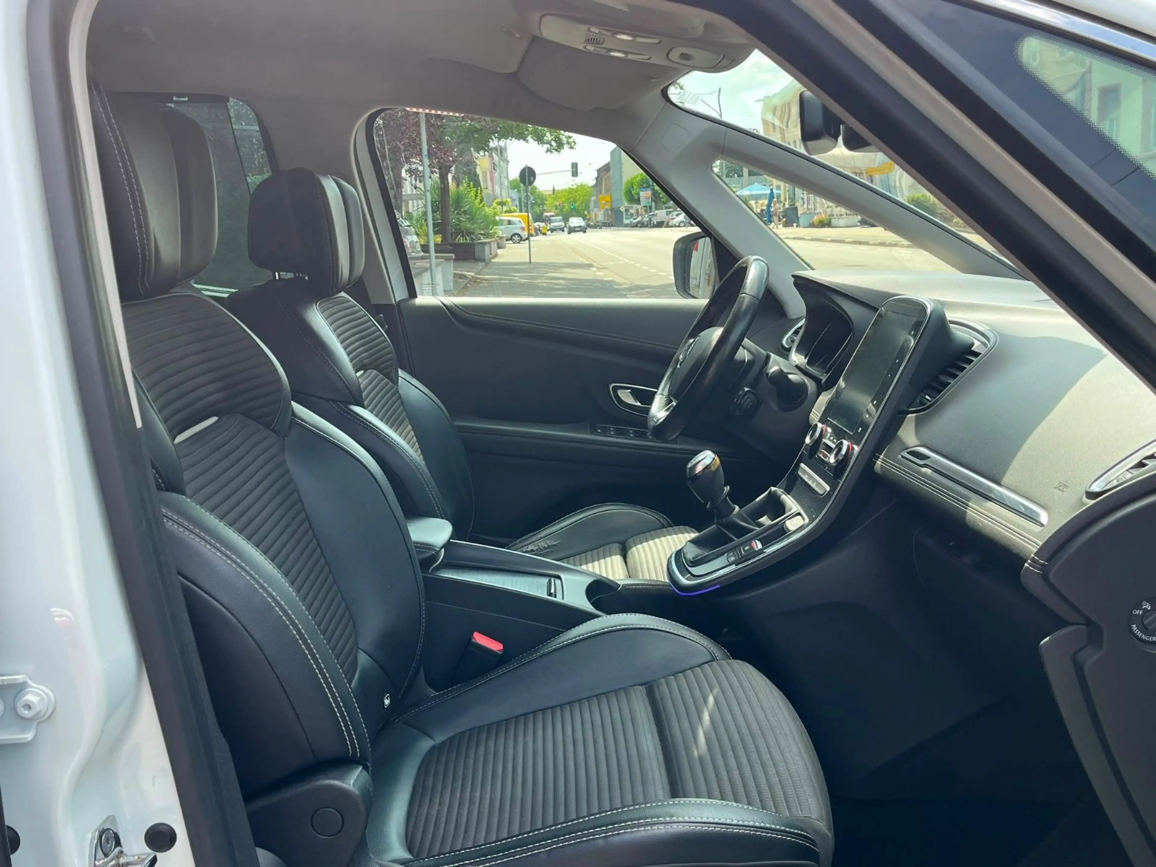 Renault Grand Scenic Scenic IV Grand BOSE Edition, 7.Sitze — photo 12