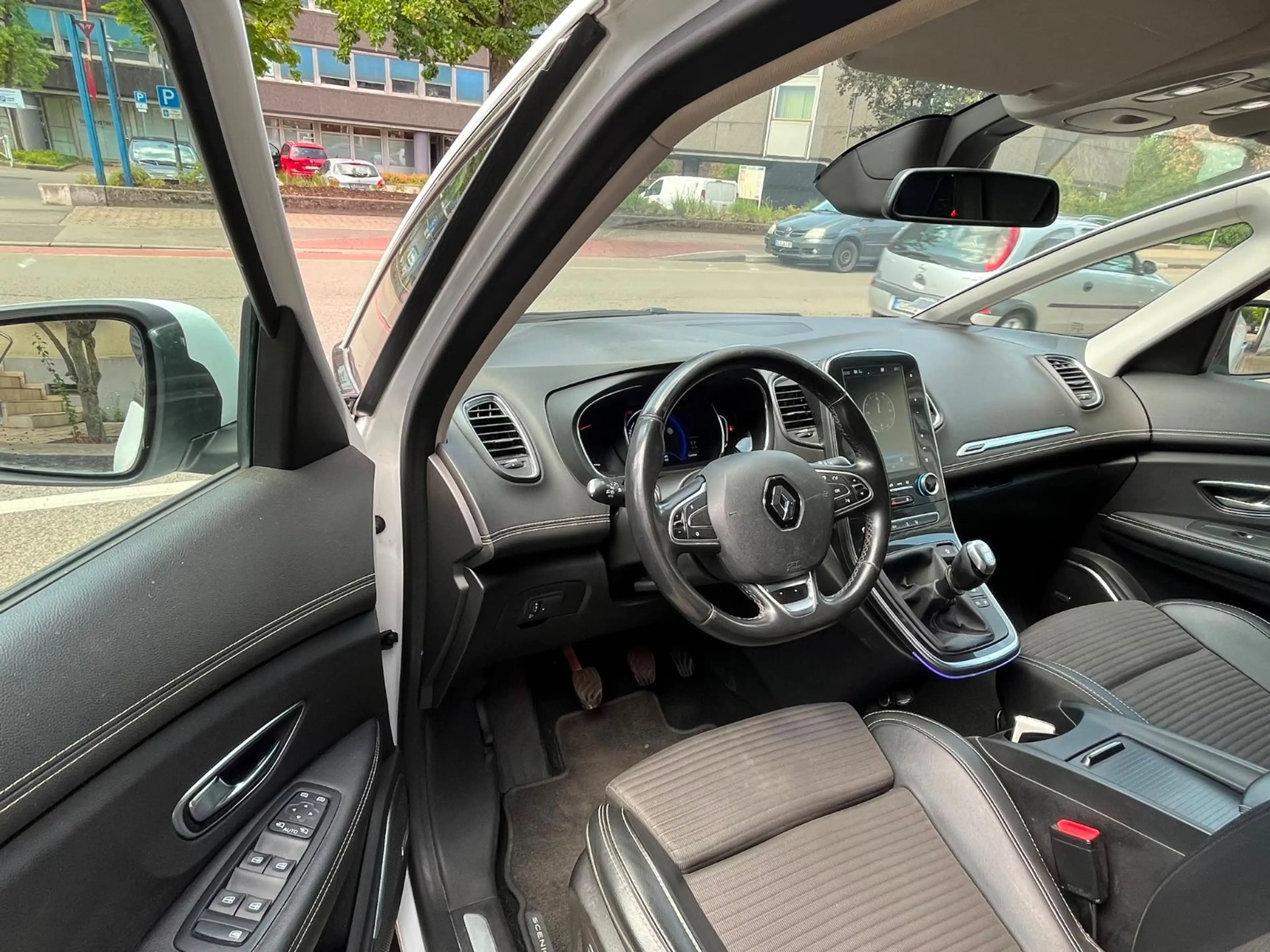 Renault Grand Scenic Scenic IV Grand BOSE Edition, 7.Sitze — photo 10