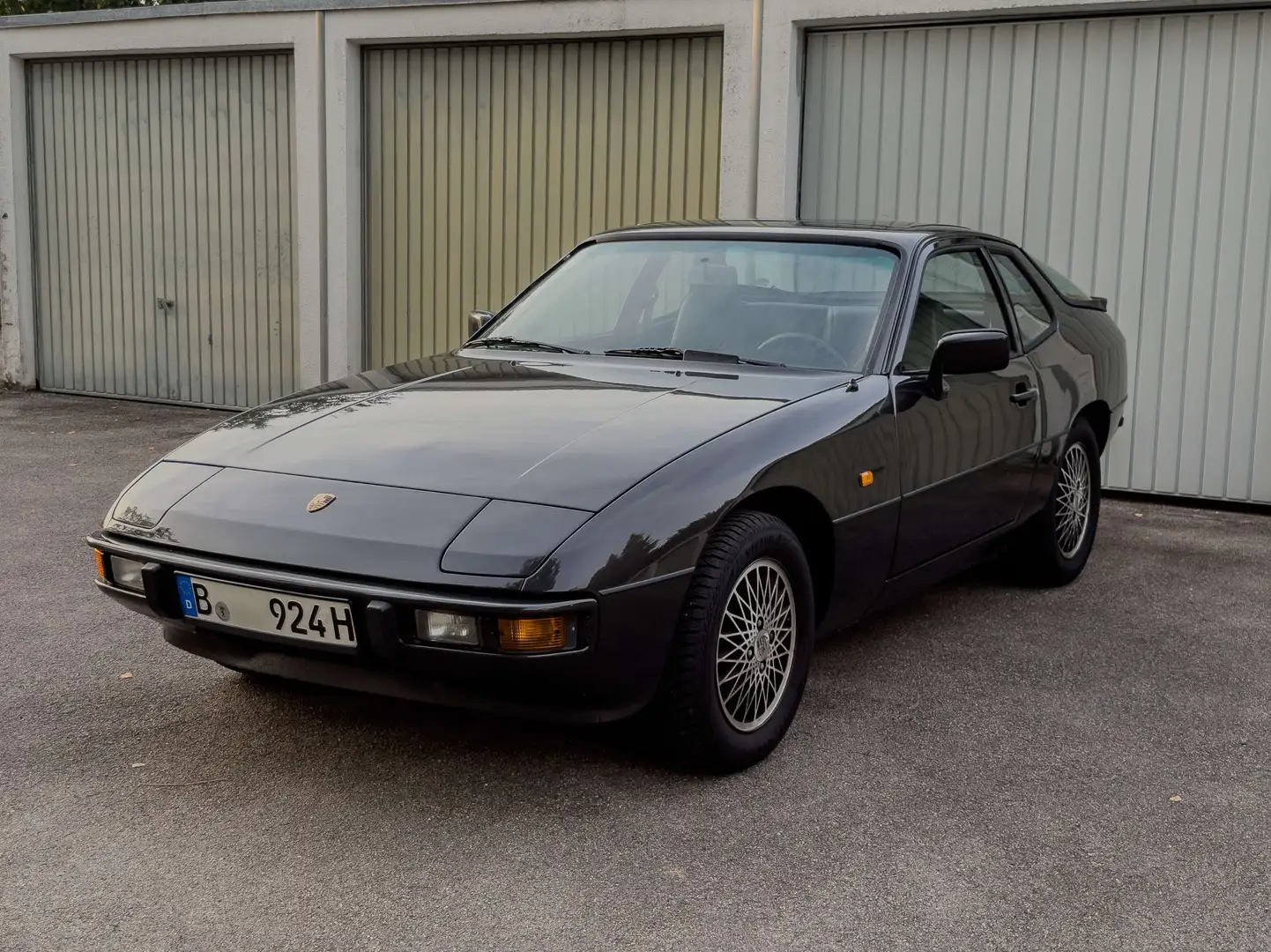 Porsche 924 EZ 05/82 - H Kennzeichen - HU bis 01/26 Schwarz - 1