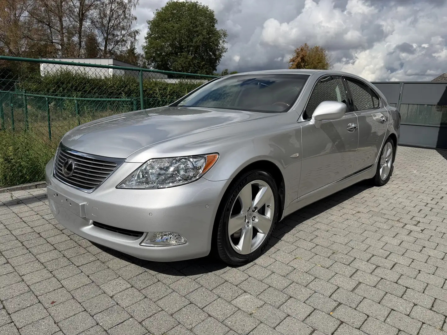 Lexus LS 460 4.6i V8 Silber - 1
