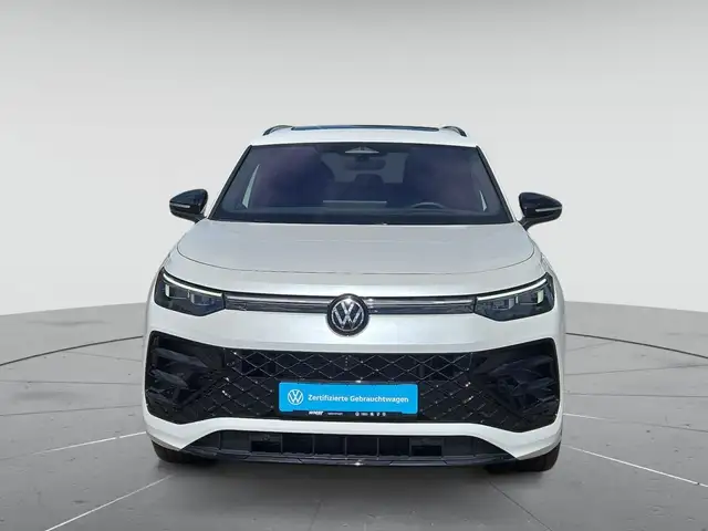 Volkswagen Tayron view 2