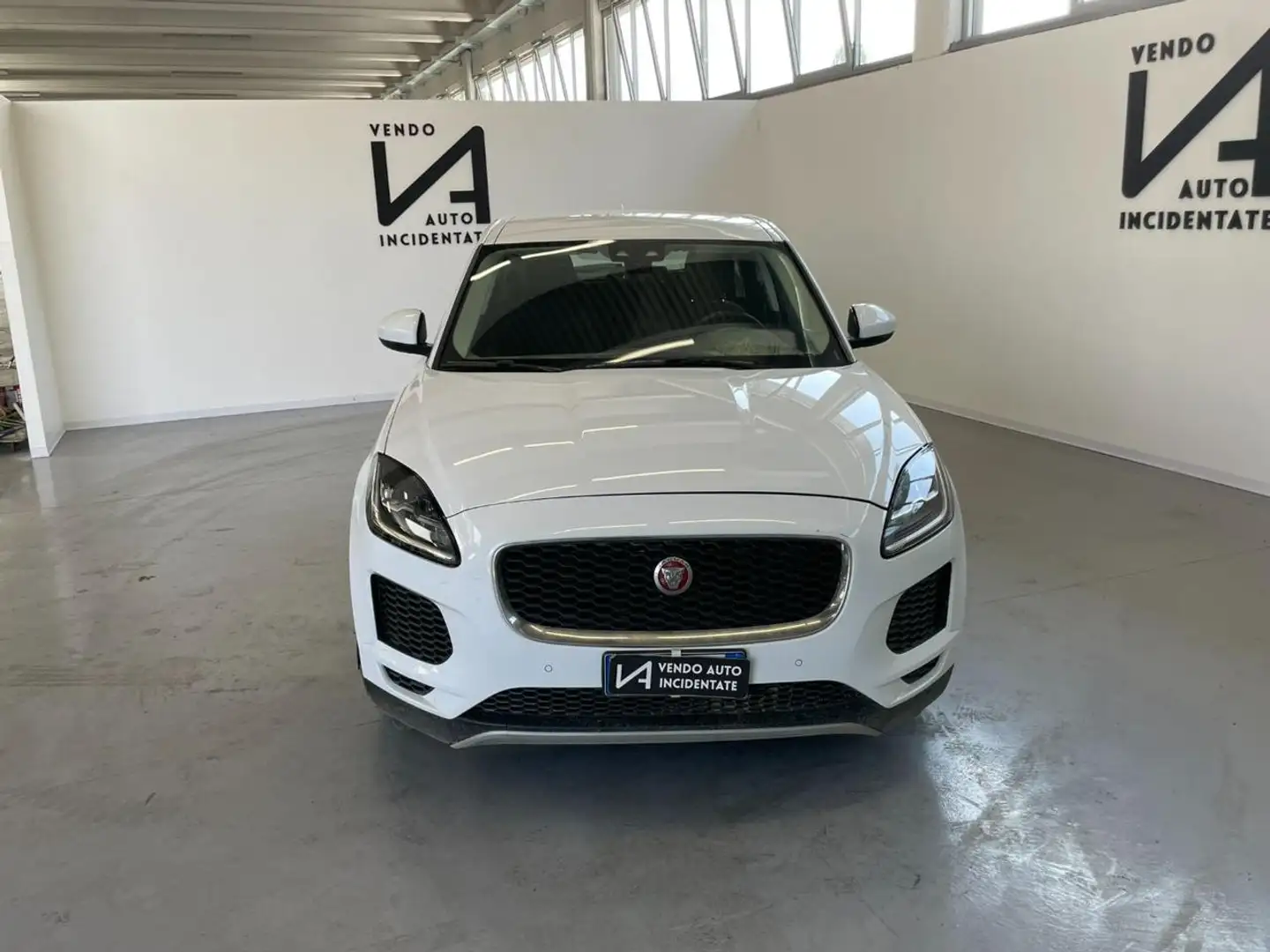 Jaguar E-Pace 2.0D 150CV AWD *ALLUVIONATA* Bianco - 2