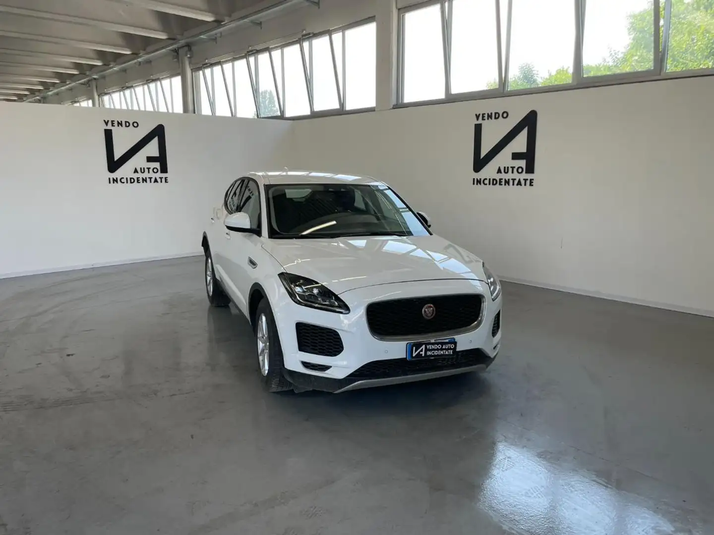 Jaguar E-Pace 2.0D 150CV AWD *ALLUVIONATA* Bianco - 1