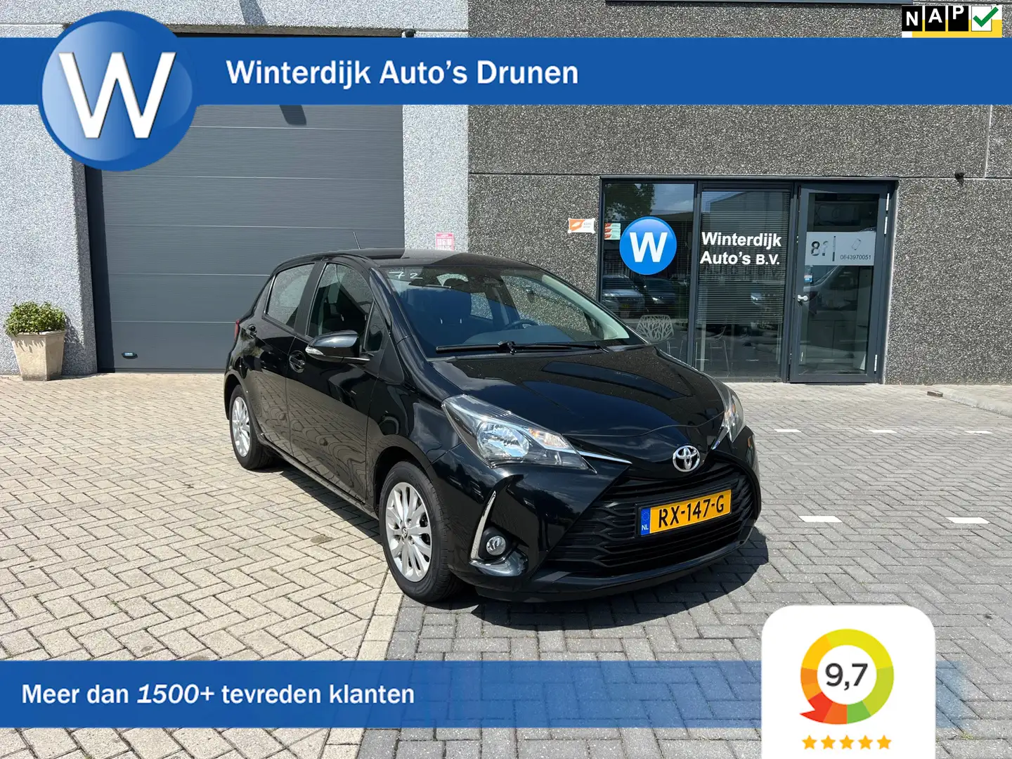 Toyota Yaris 1.0 VVT-i Aspiration Airco! 5Drs! Bluetooth! Deale Zwart - 1