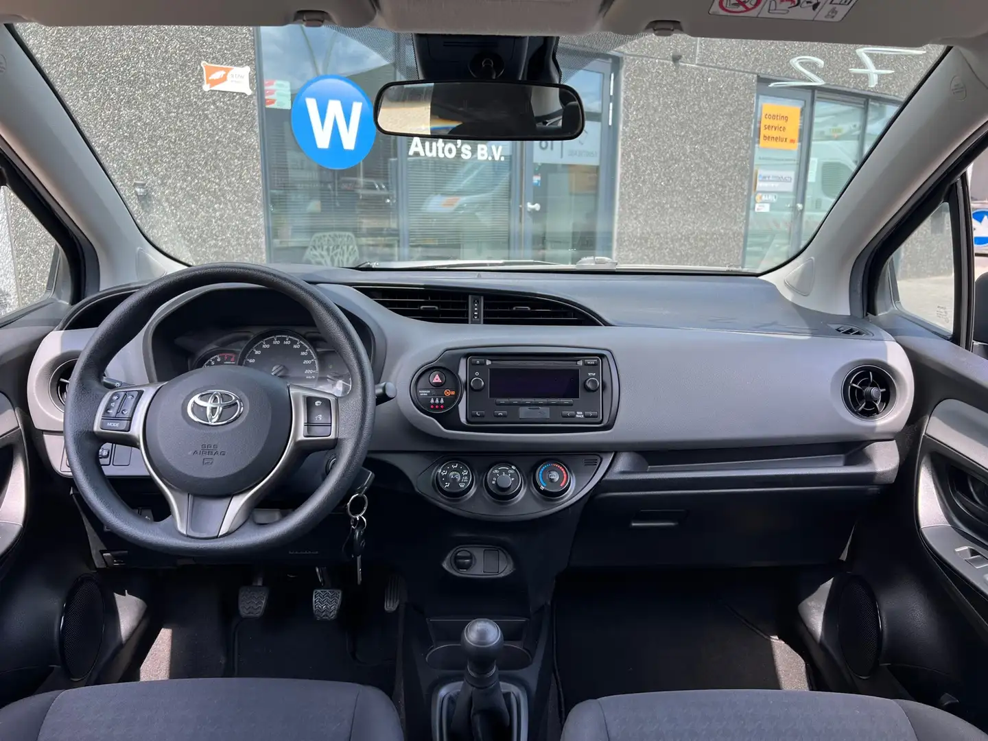 Toyota Yaris 1.0 VVT-i Aspiration Airco! 5Drs! Bluetooth! Deale Zwart - 2