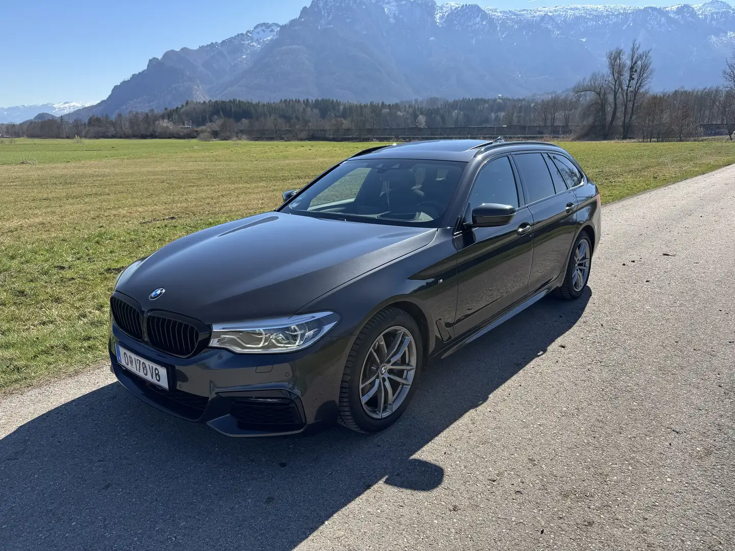 BMW 530 530d xDrive Touring Aut. M Sport *Pano*ACC*HuD* Grau - 1