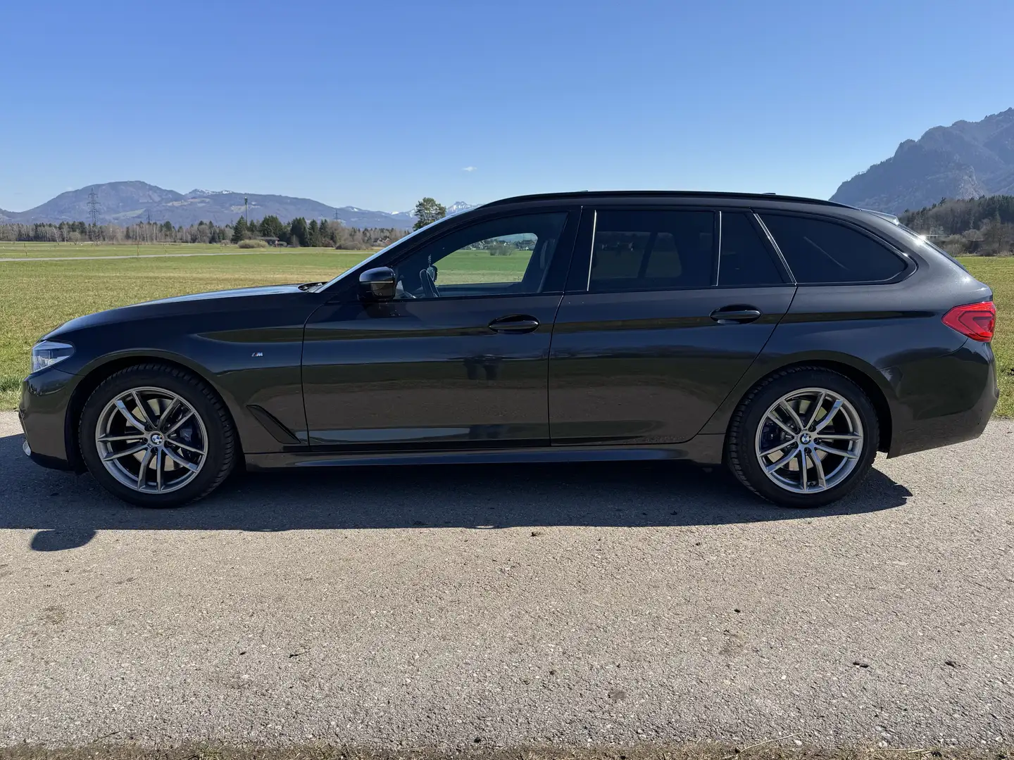BMW 530 530d xDrive Touring Aut. M Sport *Pano*ACC*HuD* Grau - 2