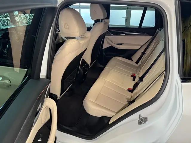 BMW X3 view 13