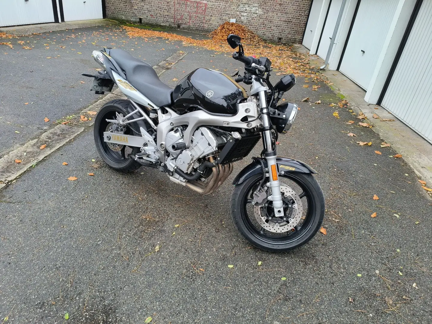 Yamaha FZ 6 Toermotor/Naked Schwarz - 1