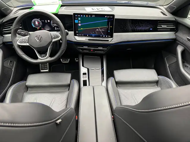 Volkswagen Passat view 13