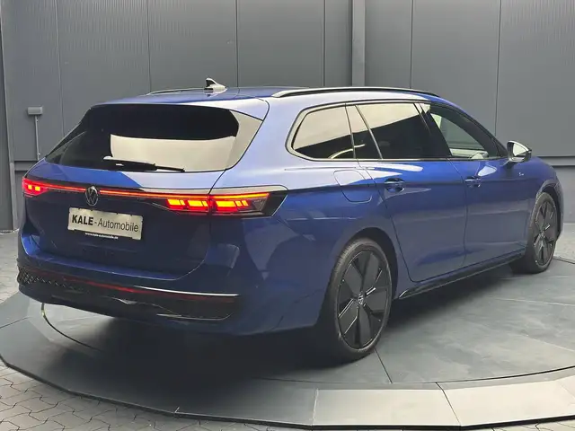 Volkswagen Passat view 5