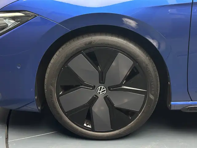 Volkswagen Passat view 9