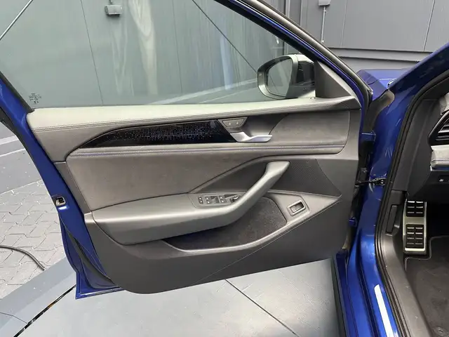 Volkswagen Passat view 14
