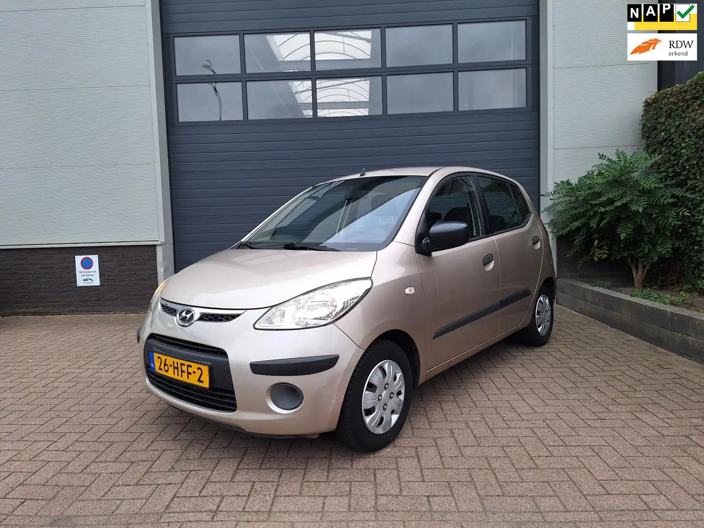 Hyundai i10 | 1.1 Active Cool | Airco | Lage kilometerstand | Beige - 1