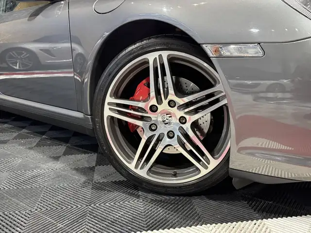 Porsche 911 view 13