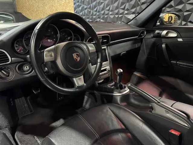 Porsche 997 view 6