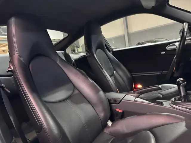 Porsche 911 view 9