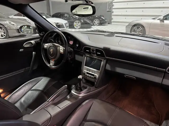 Porsche 997 view 7
