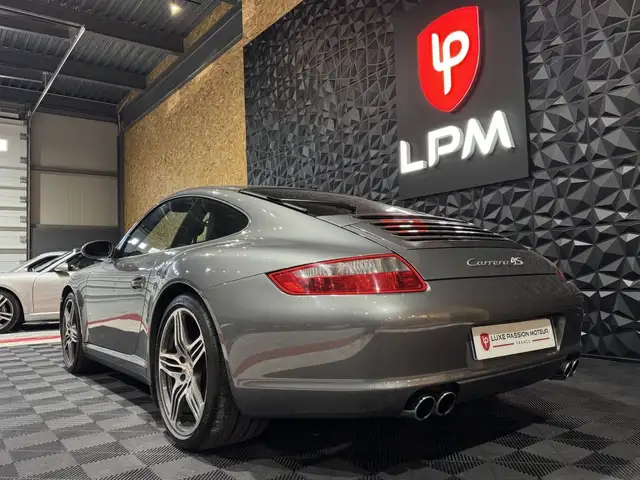 Porsche 997 view 3